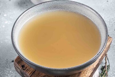 cuánto caldo por arroz paella