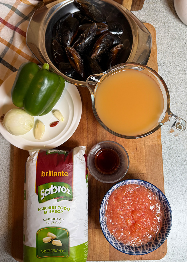 Ingredientes para arroz caldoso con mejillones