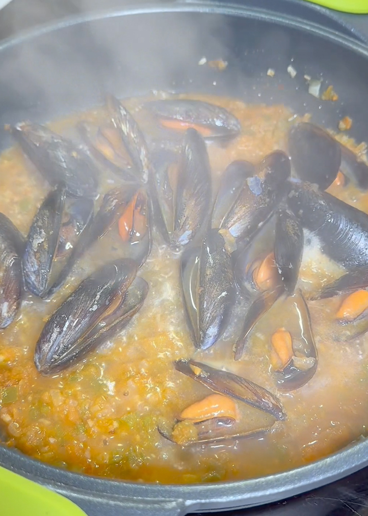 Arroz caldoso con mejillones: una receta deliciosa y fácil de preparar en casa