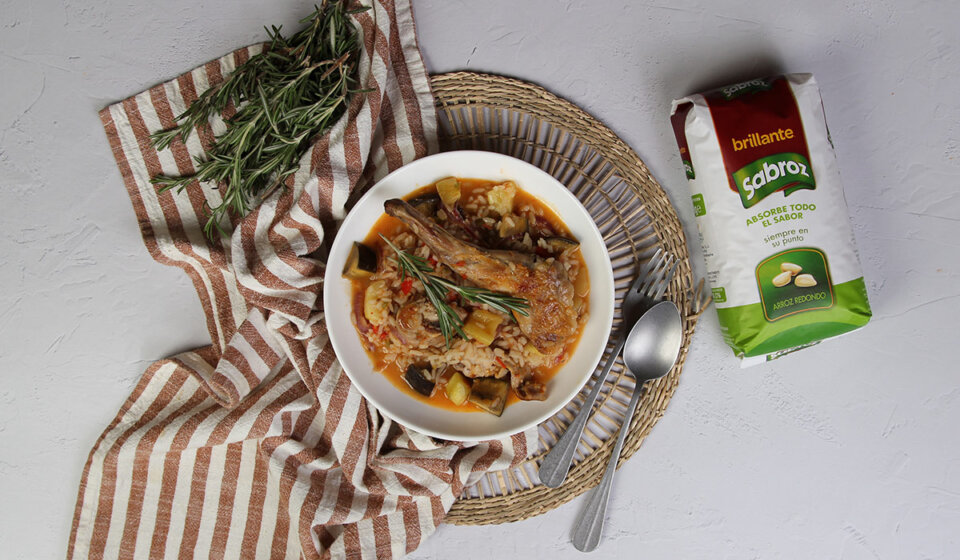 arroz con conejo y verduras