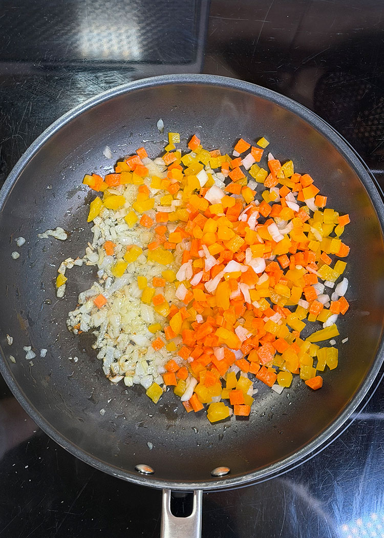 sofrito para arroz con alcachofas y verduras