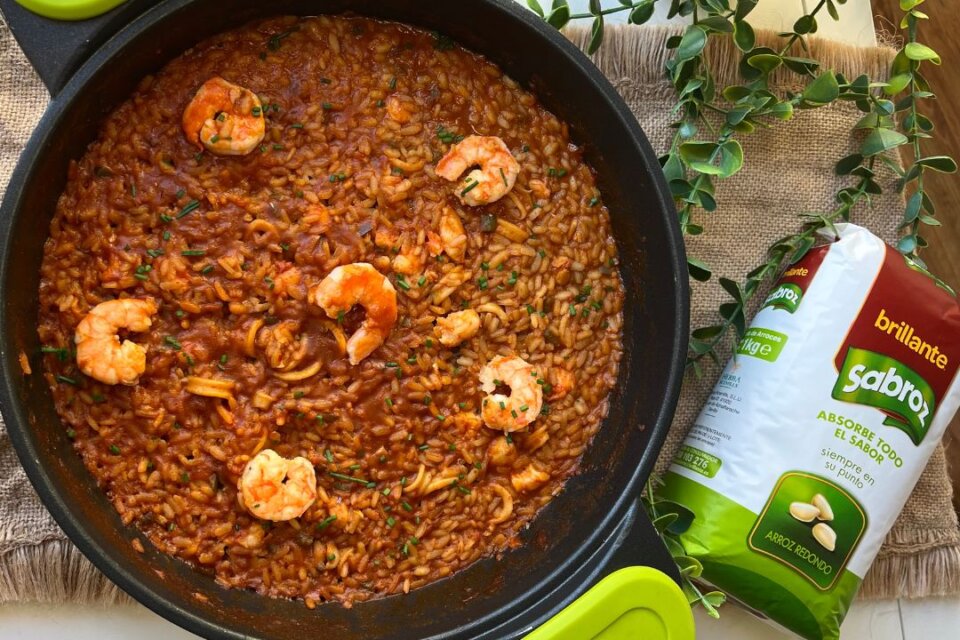 Arroz marinero caldoso: receta fácil con marisco fresco