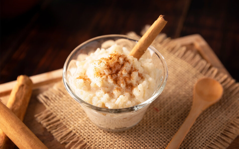 El fascinante origen del arroz con leche: historia y tradición