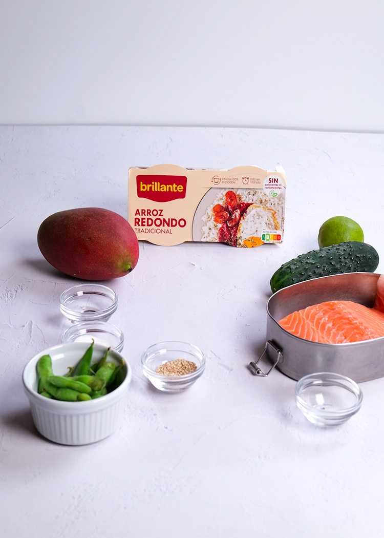 Ingredientes de poke de salmón