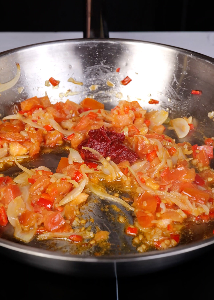 Sofrito de arroz con pollo colombiano