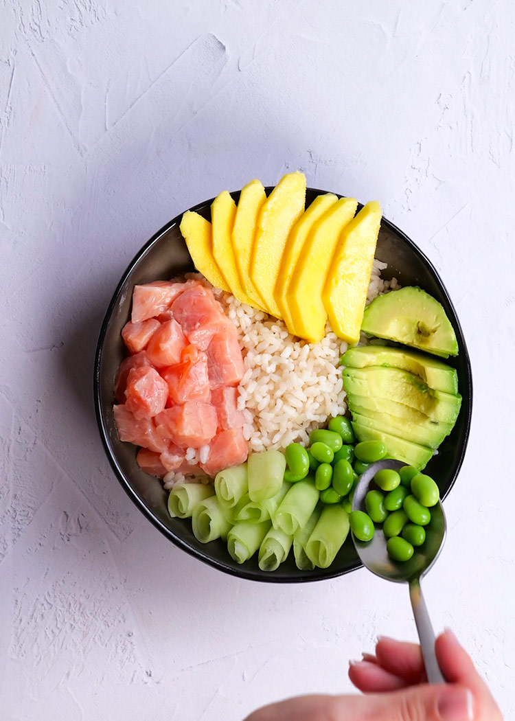 Montar poke de salmón