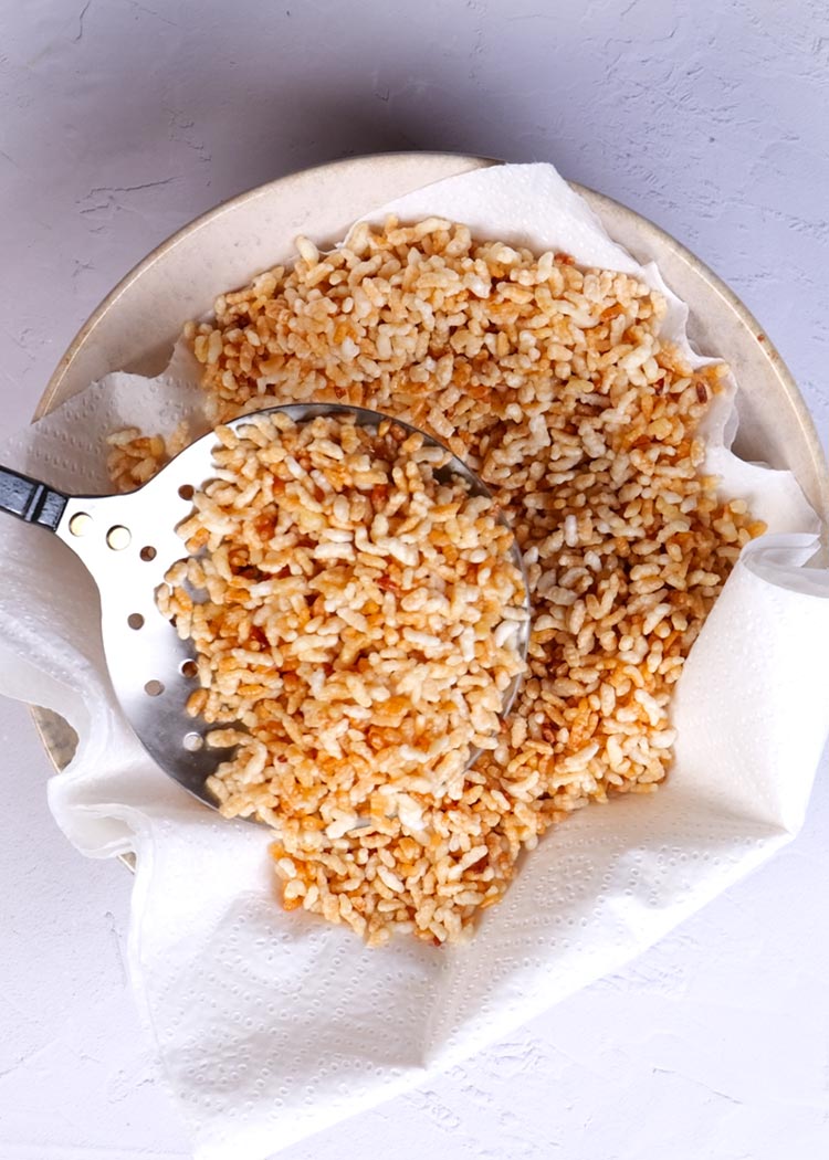 Freír arroz inflado en belphuri