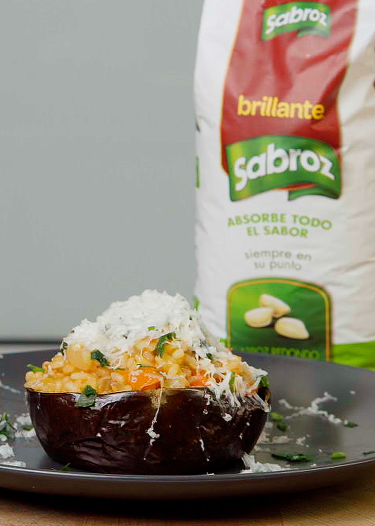 Arroz con berenjena: sencillo, sabroso y lleno de verdura