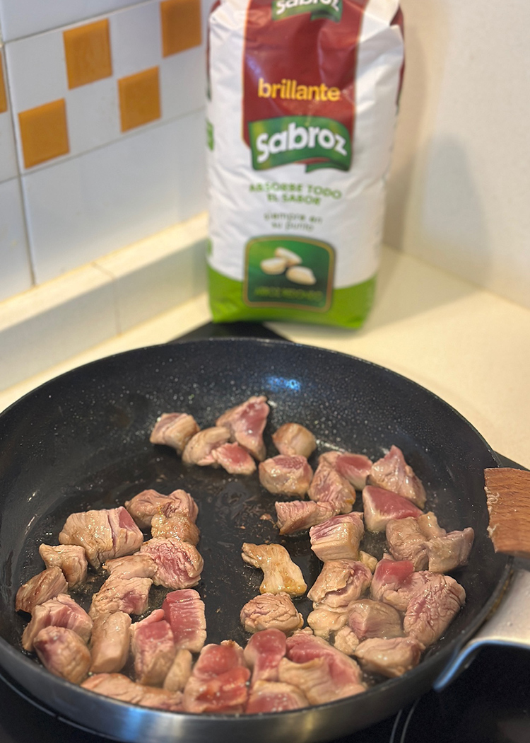 Dorar solomillo para arroz con solomillo