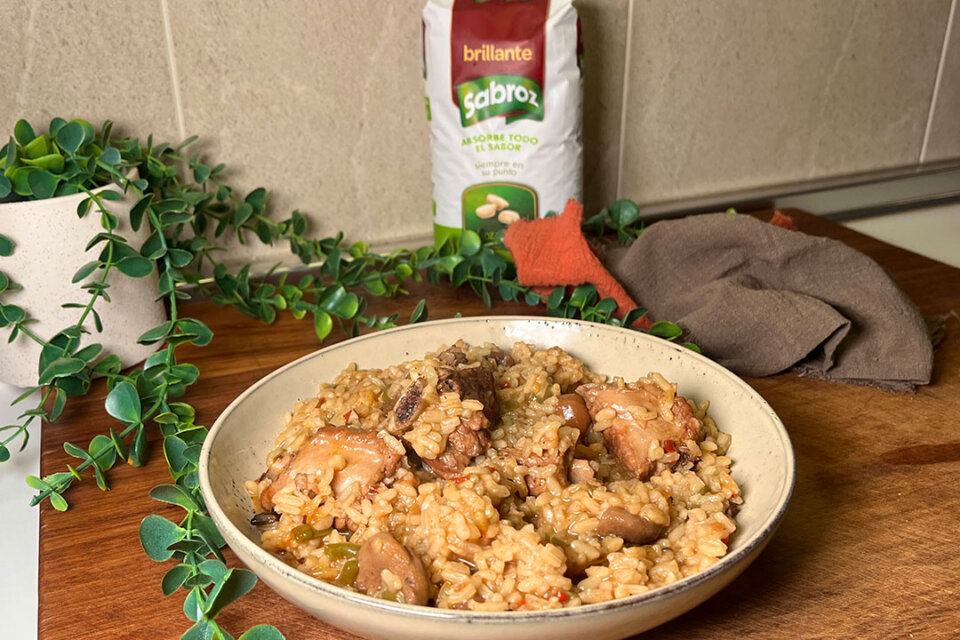 Arroz con costilla y setas: receta fácil y sabrosa