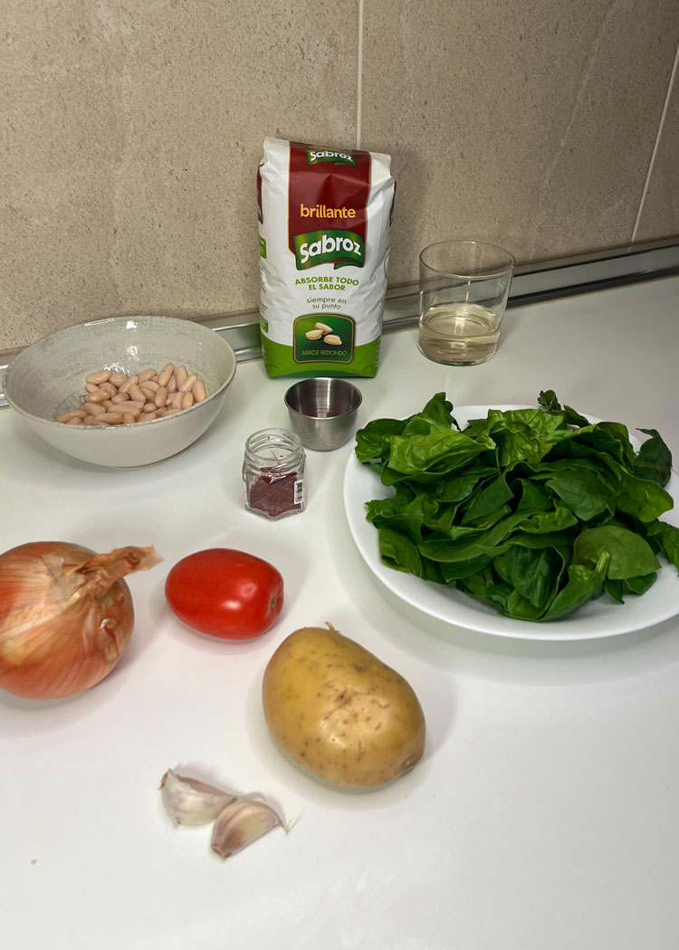 Ingredientes de arroz con acelgas y alubias