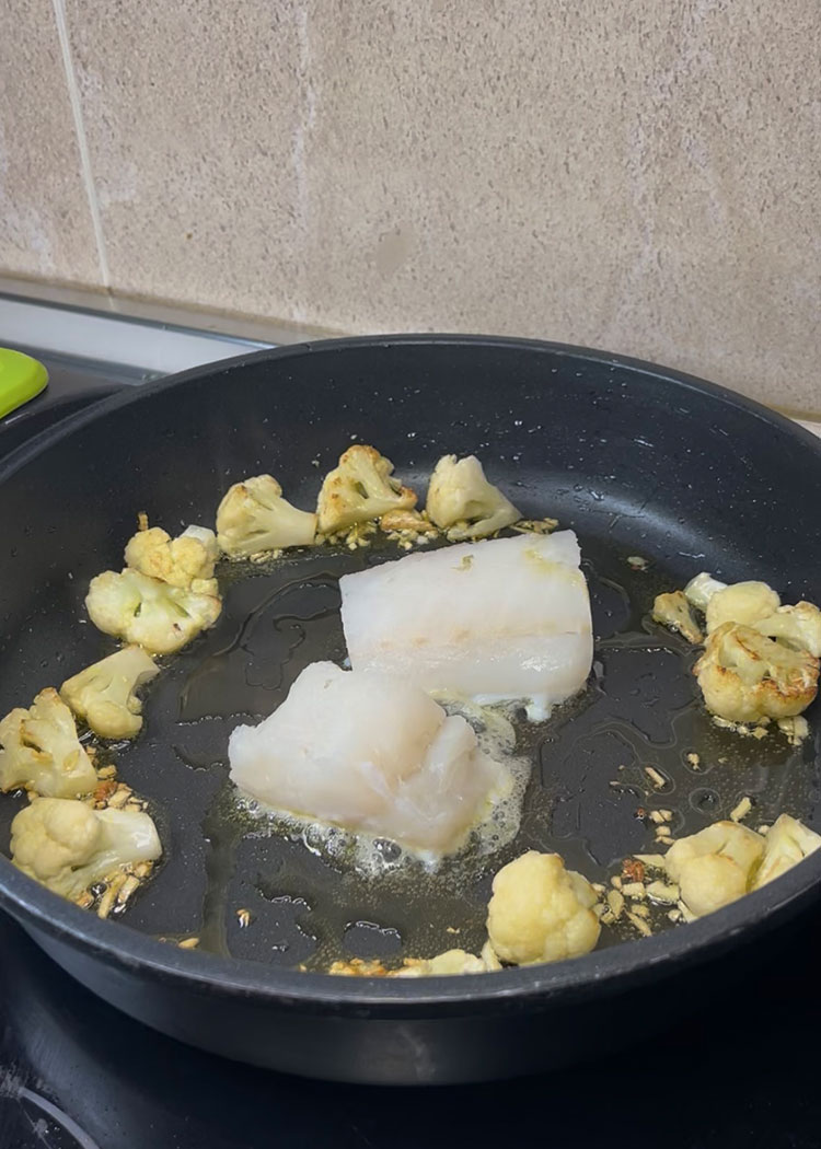 Incluir bacalao en arroz con bacalao y coliflor
