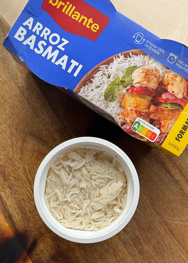Calentar vasito para ensalada de arroz basmati