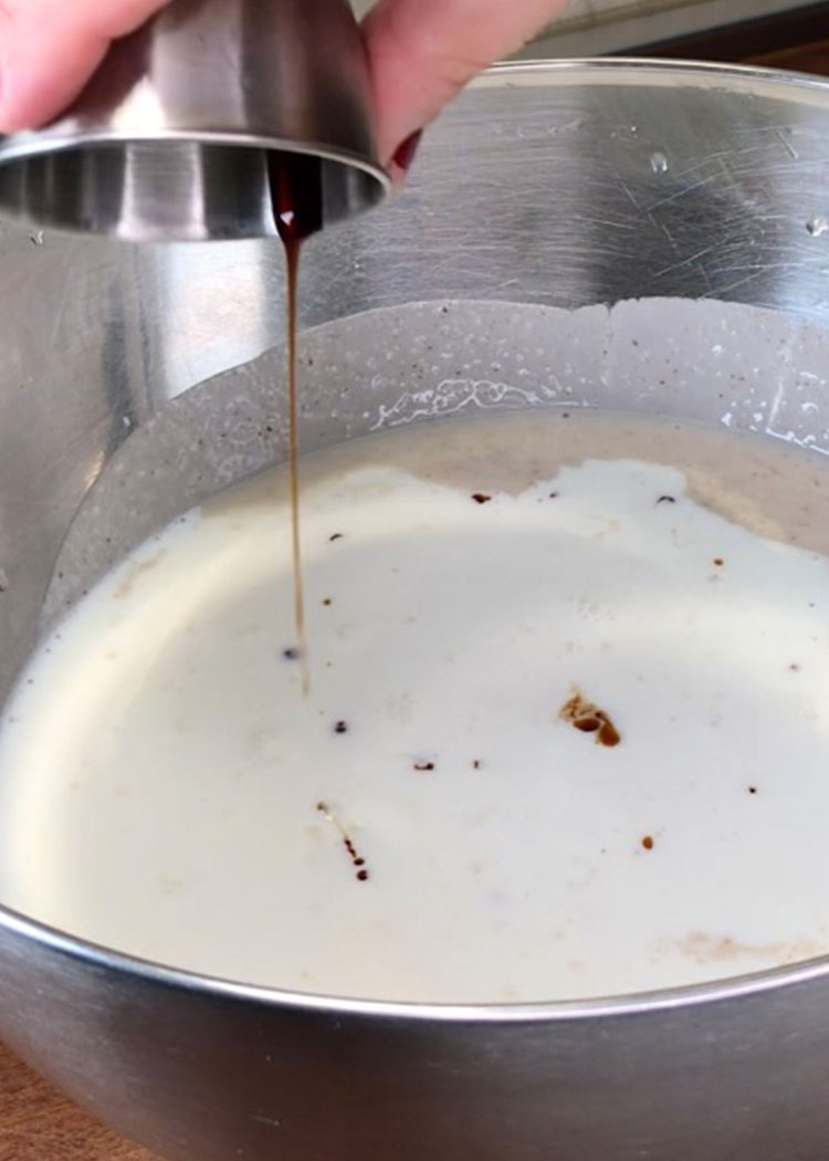 Añadir leche, azúcar y vainilla para horchata de arroz