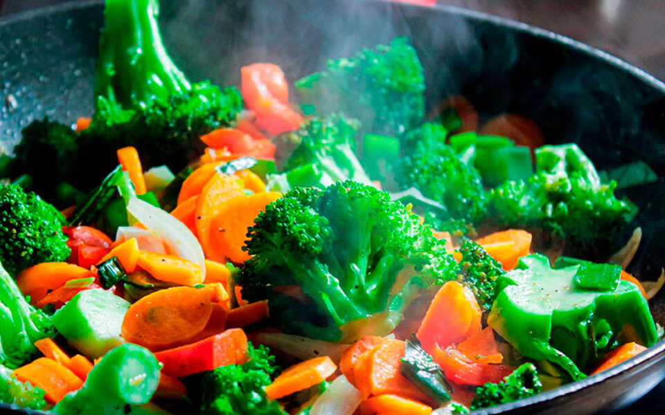 Domina el arte de rehogar verduras y potencia el sabor de tus platos