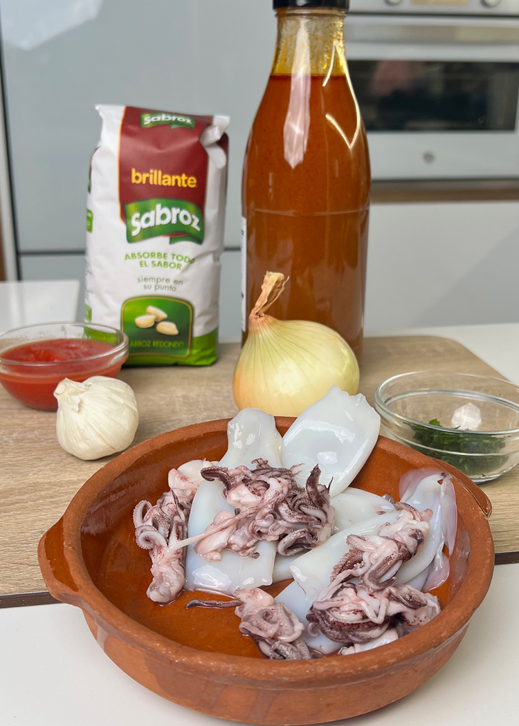 Ingredientes de arroz con calamares