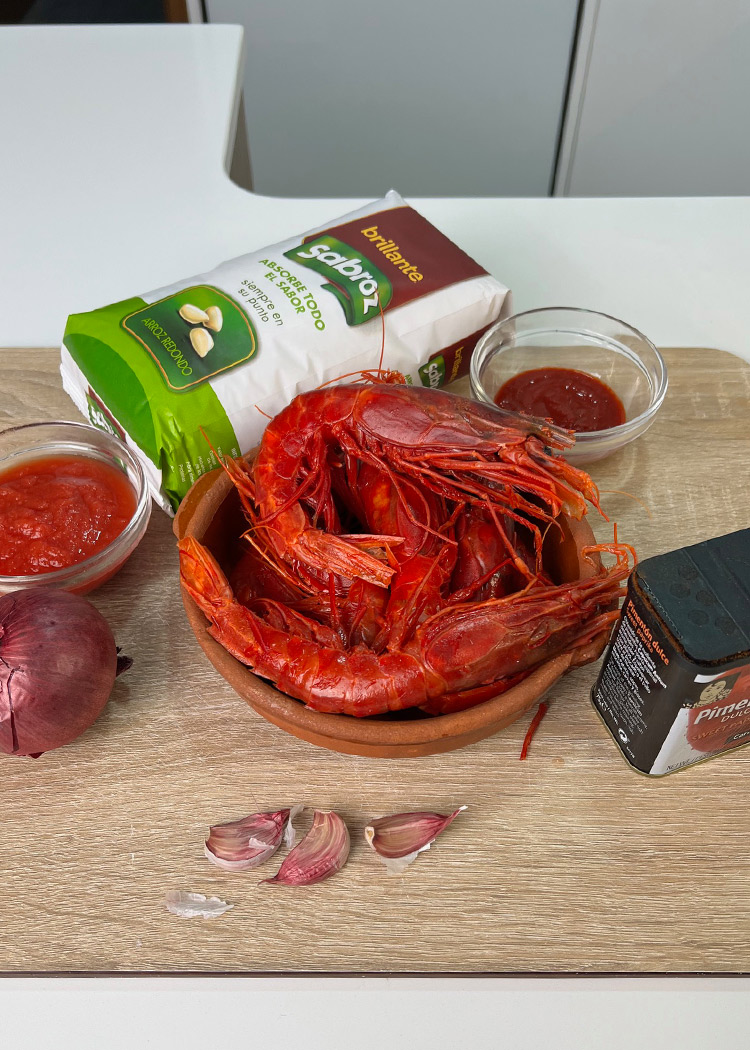 Ingredientes de arroz con carabineros