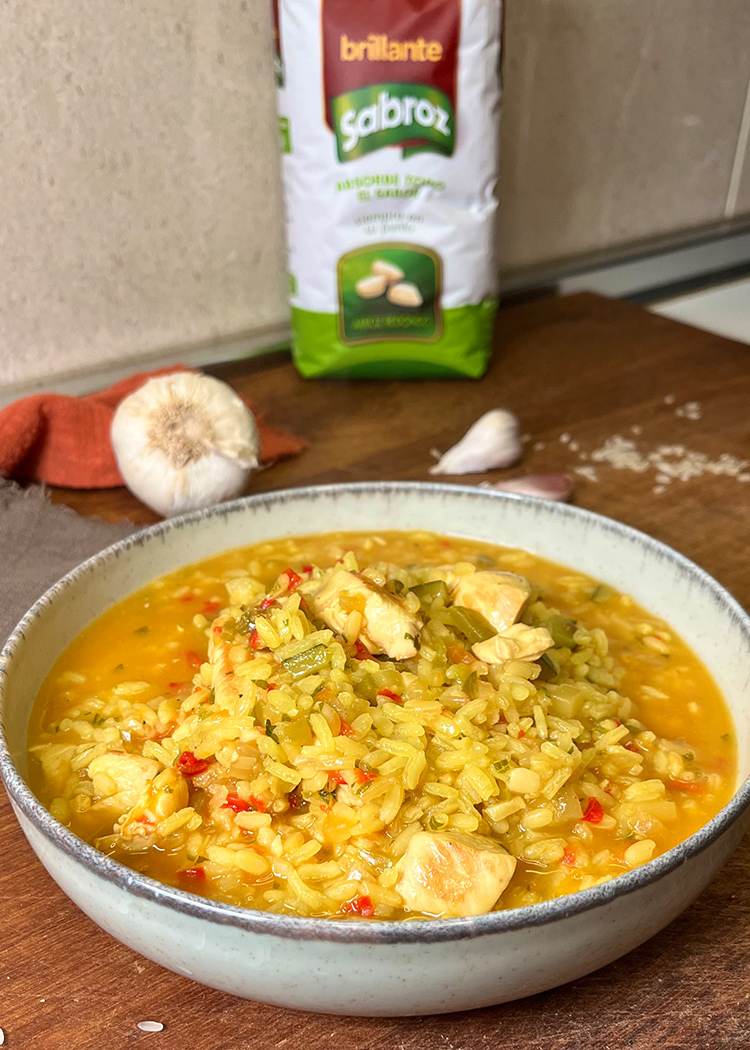 Deja reposar para arroz con pollo y verduras