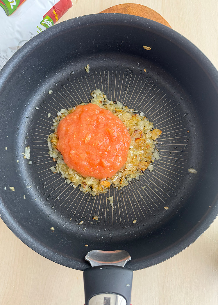 Sofrito para arroz con rape y langostinos