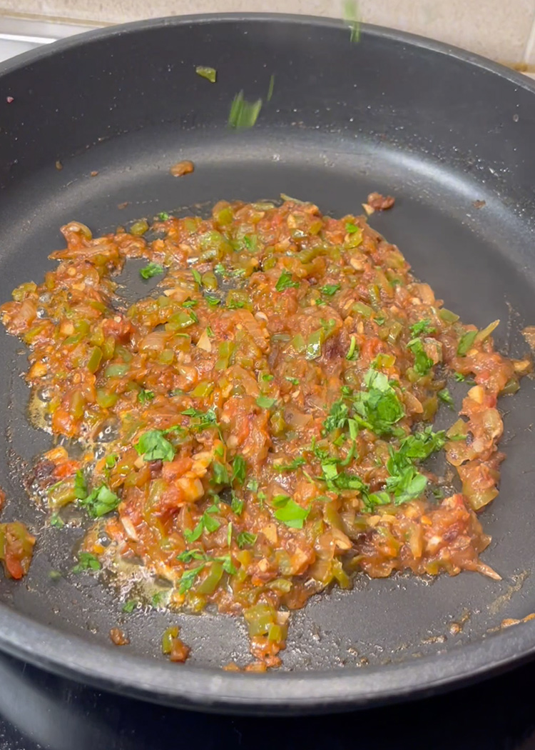 Sofrito de Arroz negro con chipirones