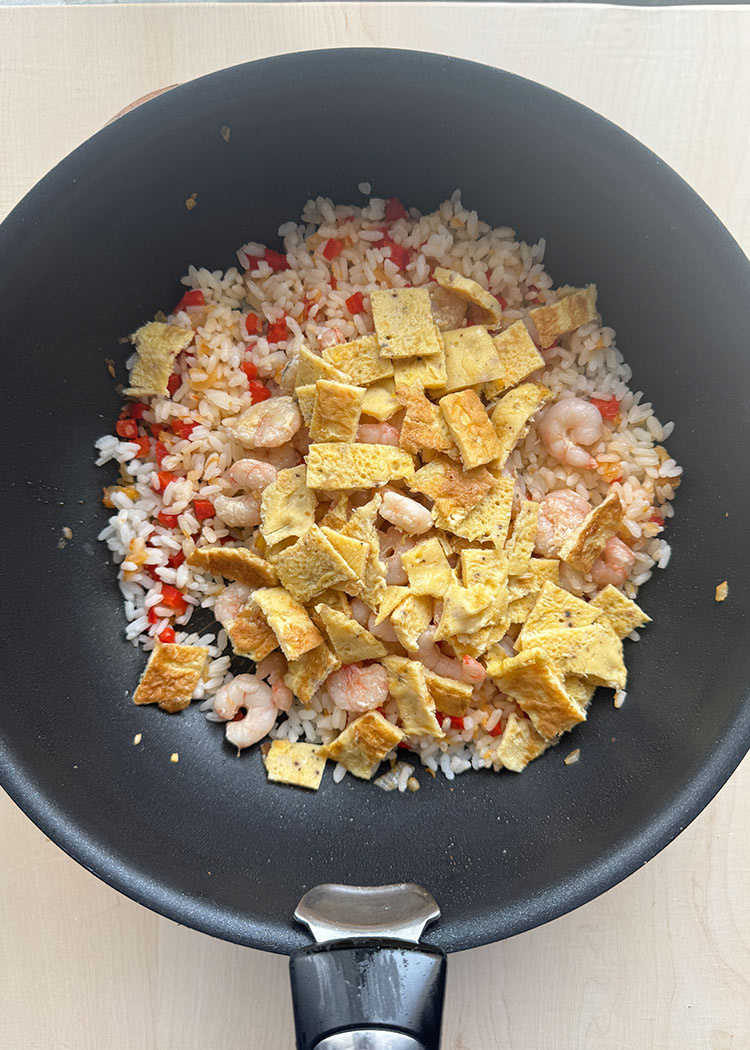 Incorporar ingredientes a arroz mixto