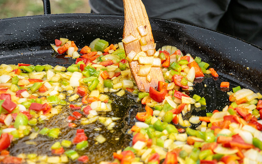 Qué es un sofrito: el secreto de los sabores tradicionales en tu cocina