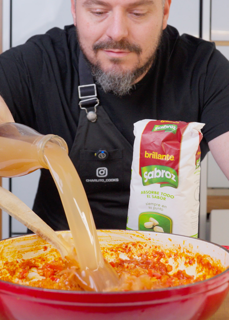 añadir arroz para arroz con bogavante