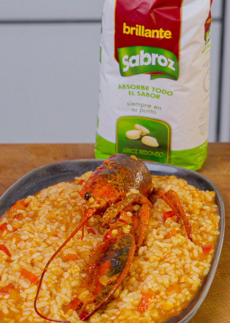 colocar bogavante para arroz con bogavante