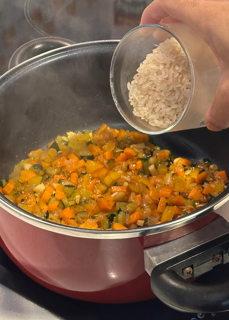 Rehogar arroz para arroz caldoso con verduras