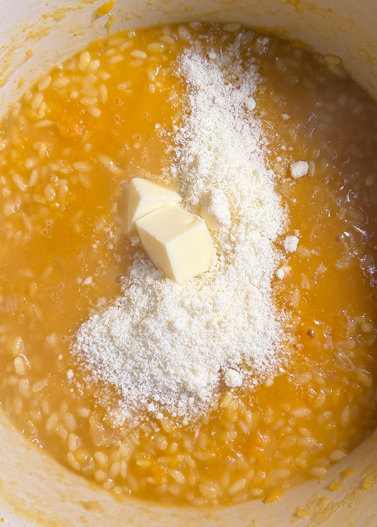 añadir el queso para risotto de calabaza