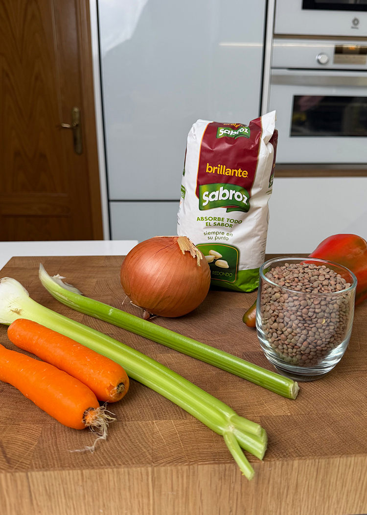 Arroz con lentejas: fácil, reconfortante y de los que siempre apetecen