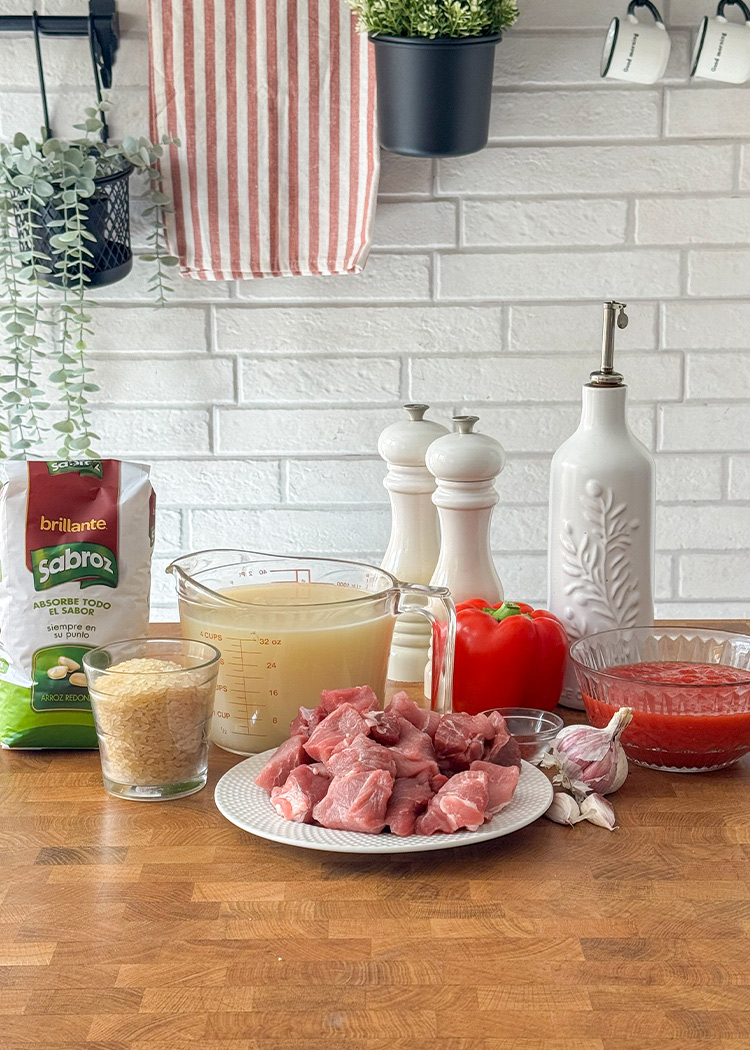 Ingredientes para arroz caldoso con carne