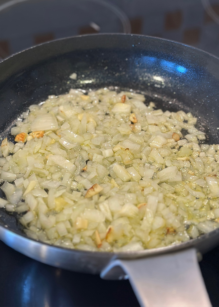 Arroz con champiñones: sabroso, fácil y de los que siempre apetecen