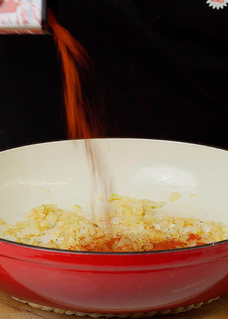 Sofrito para arroz con espinacas y garbanzos