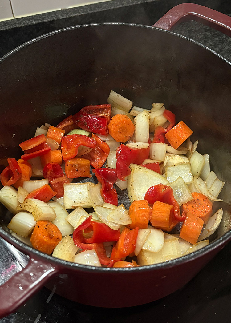 freir verduras para arroz con rabo de toro
