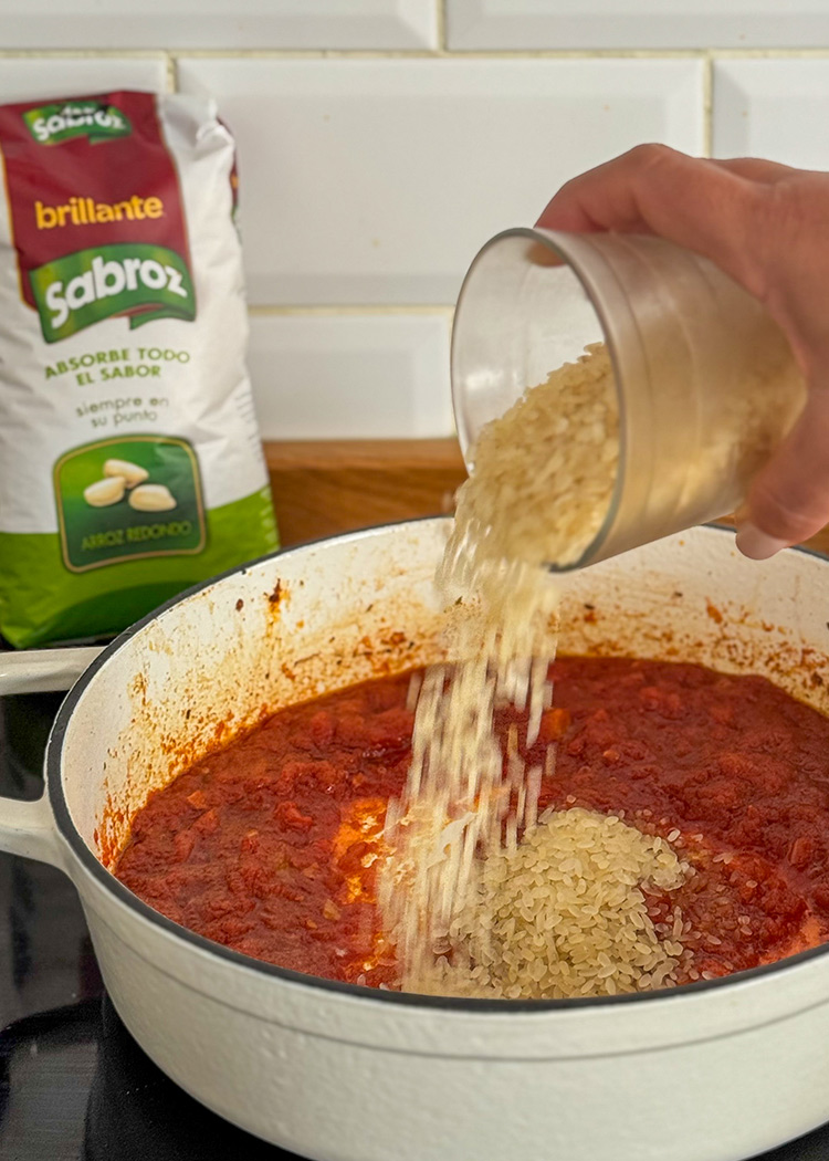 echar arroz para arroz caldoso con carne