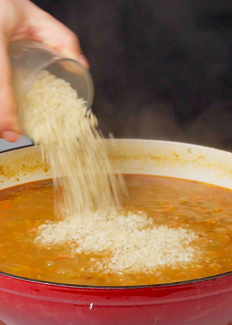 Arroz con lentejas: fácil, reconfortante y de los que siempre apetecen