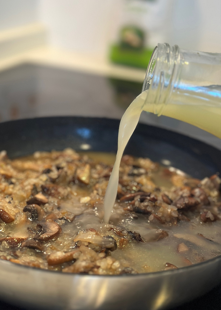 Arroz con champiñones: sabroso, fácil y de los que siempre apetecen
