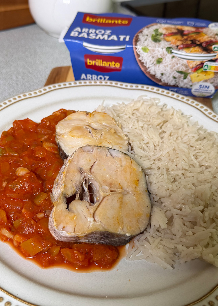 emplatar merluza con arroz basmati