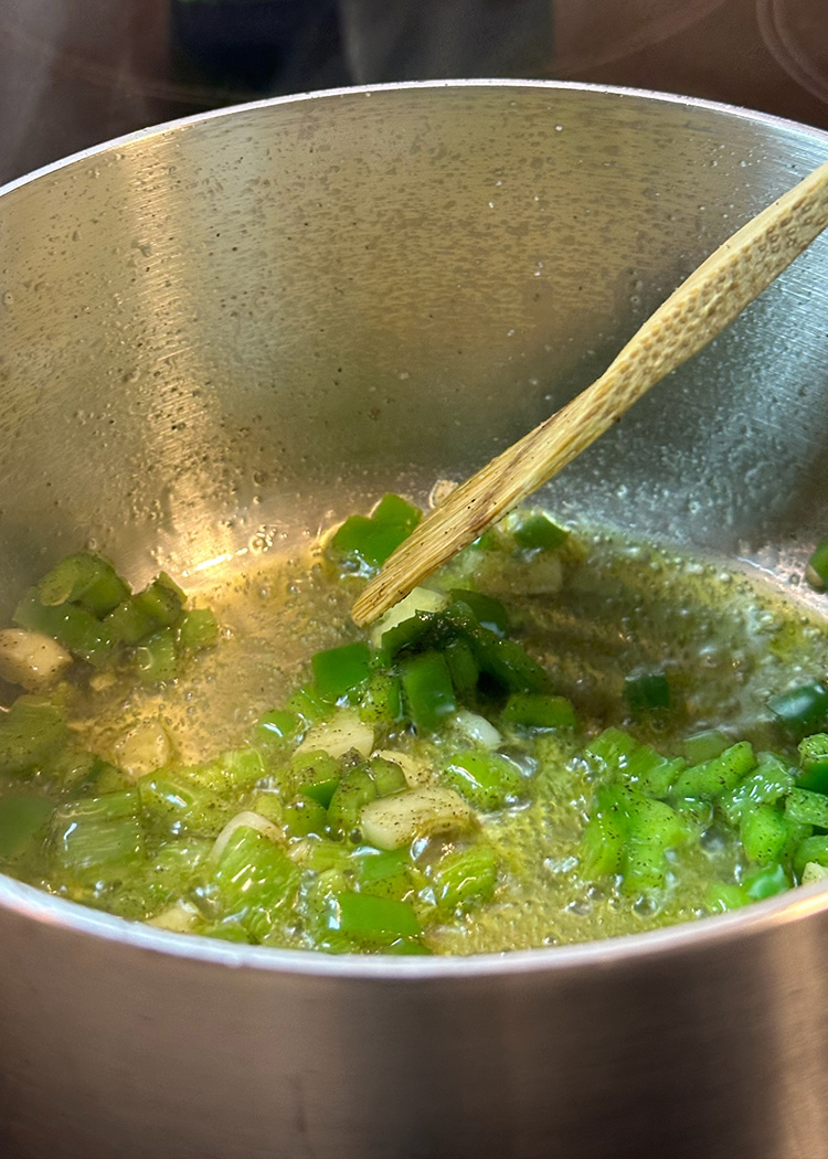 sofrito para tomates rellenos de arroz