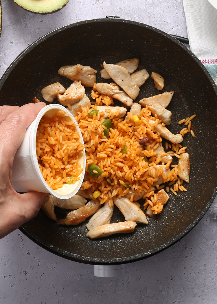 calienta el vasito de arroz para burrito de arroz