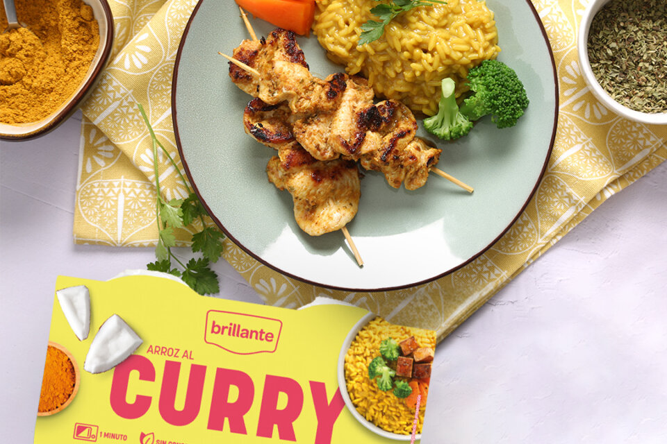 arroz al curry con pinchitos morunos