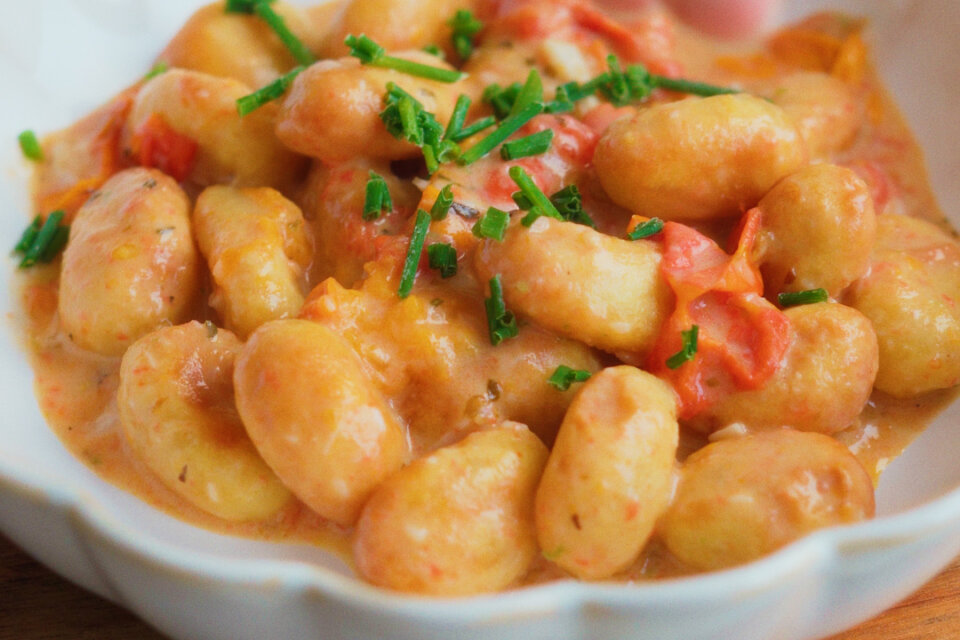 ñoquis con salsa tomate cherry